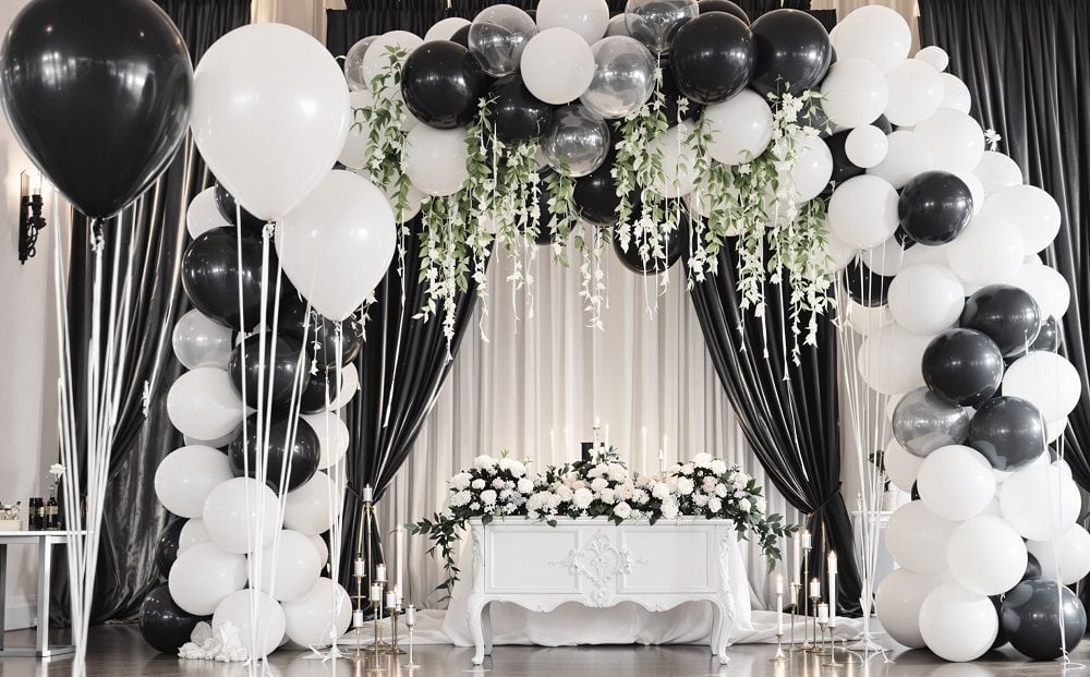 black and white wedding decor