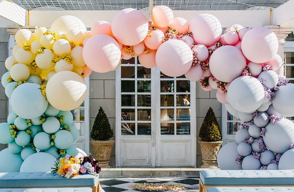 how many balloons are needed for a balloon arch
